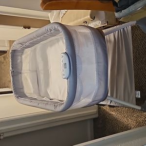 Simmons kids bassinet